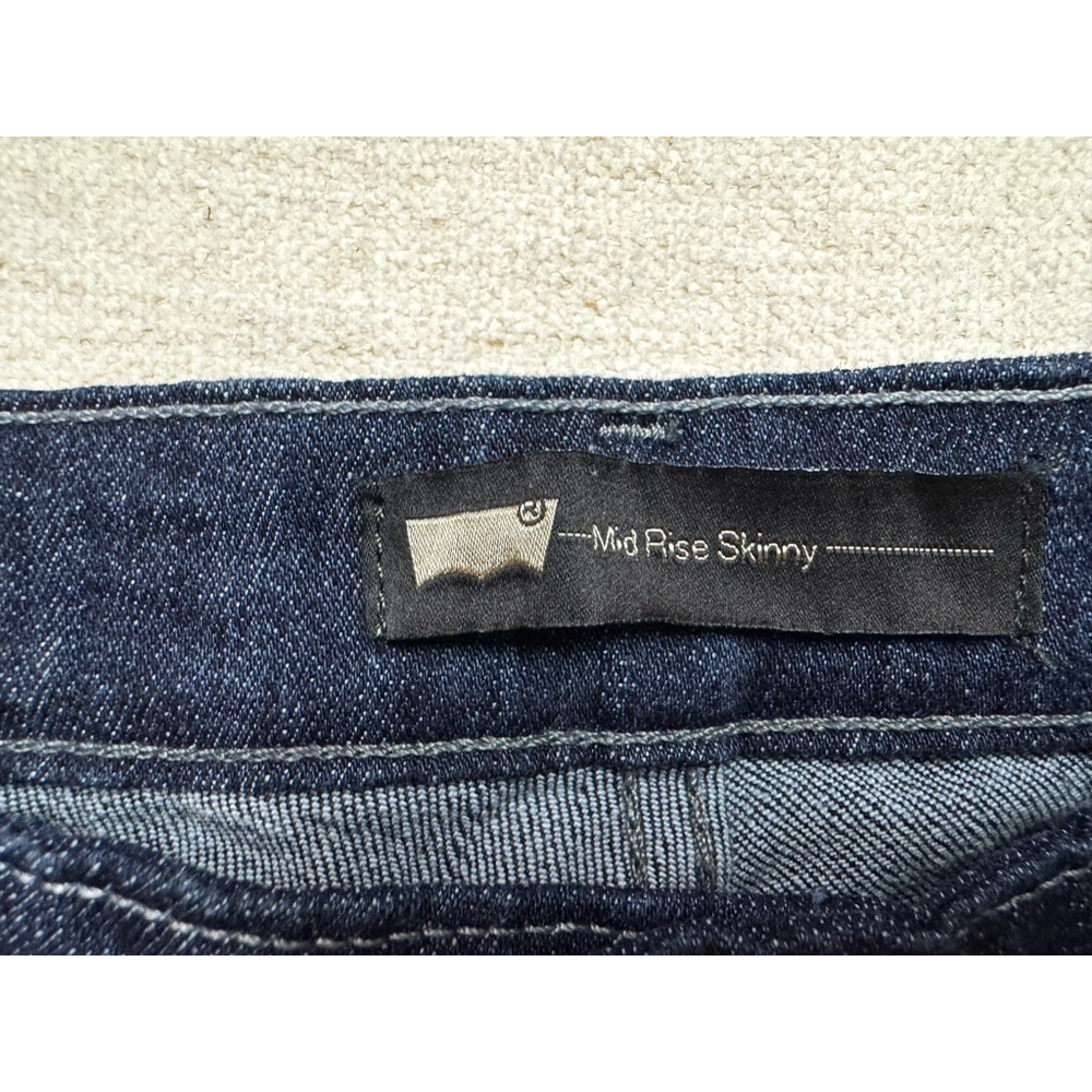 Levi Strauss Woman’s blue denim Jeans size W29 L30 Casual Dark Wash Straight Leg - Picture 4 of 7